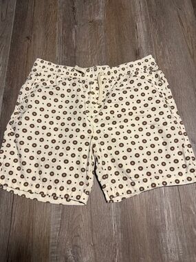 Denim & Flower Cream Men's Shorts with Brown Dot Print